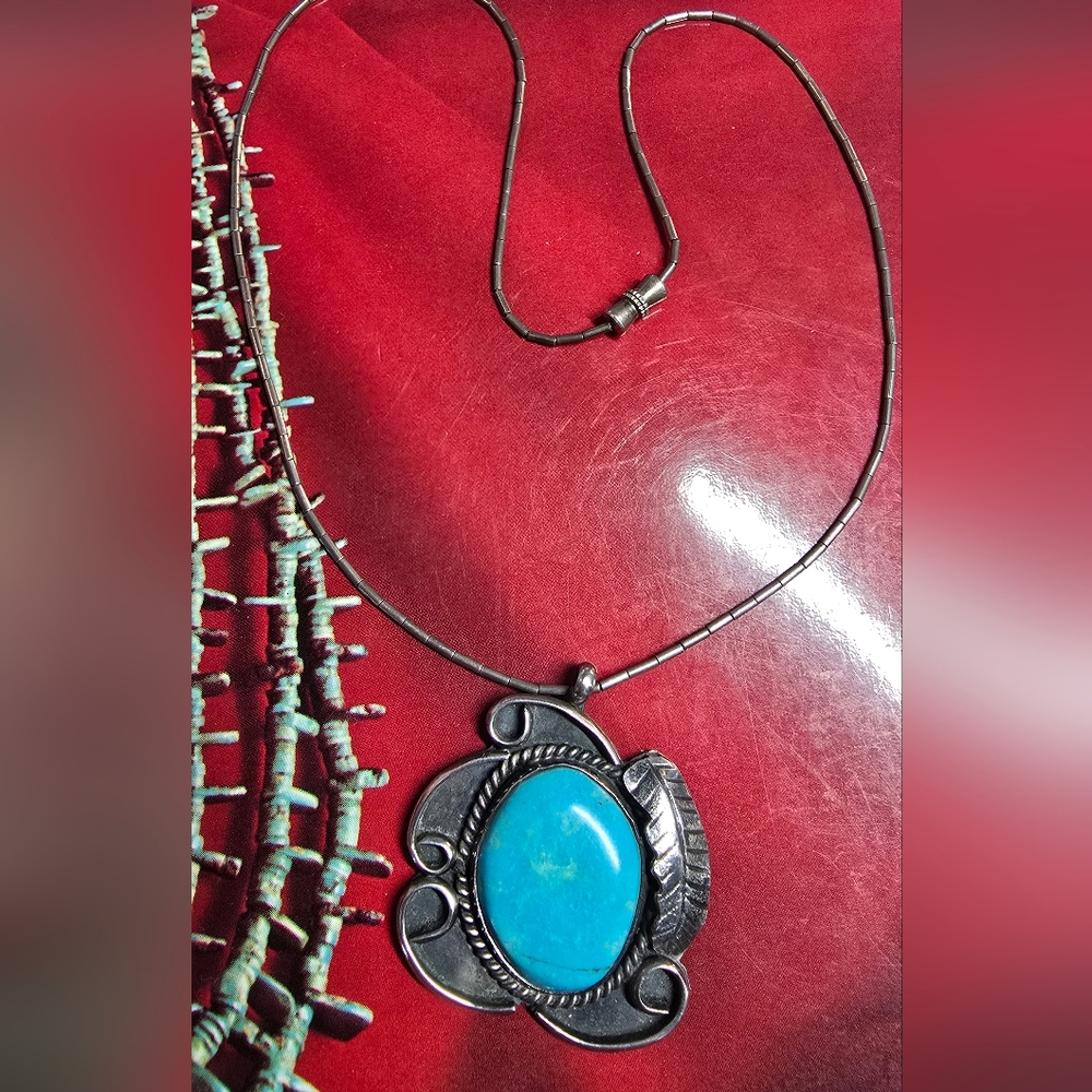 Vintage Navajo Unsigned Stering Silver and Turquoise Pendant Necklace